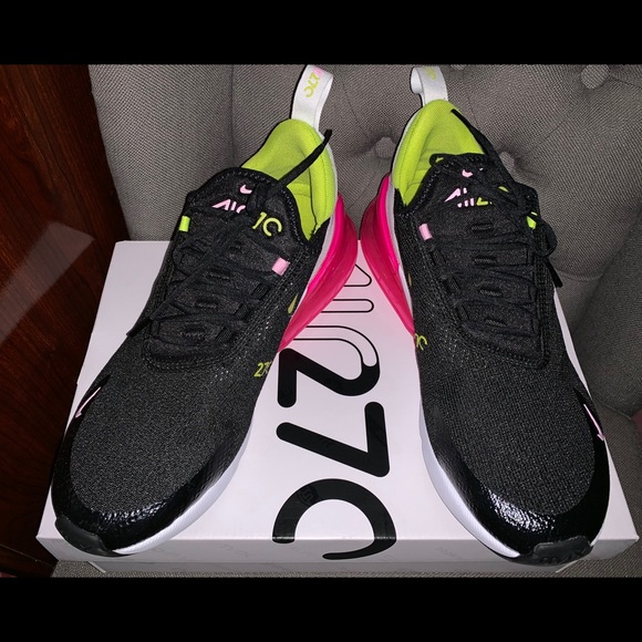Nike Shoes - Gently worn Air Max 270